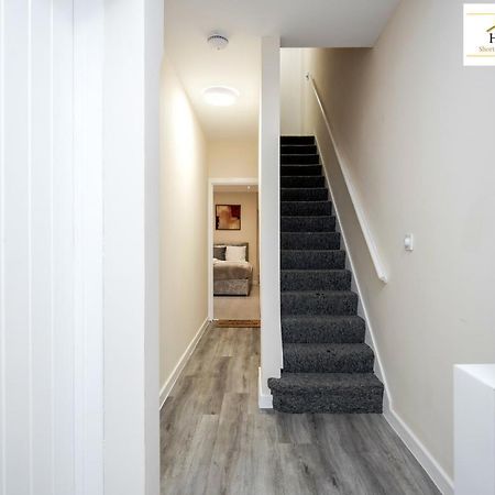 Bedford Hospital Victoria Apartments A And B By Homely Spaces Short Lets & Serviced Accommodation Eksteriør billede