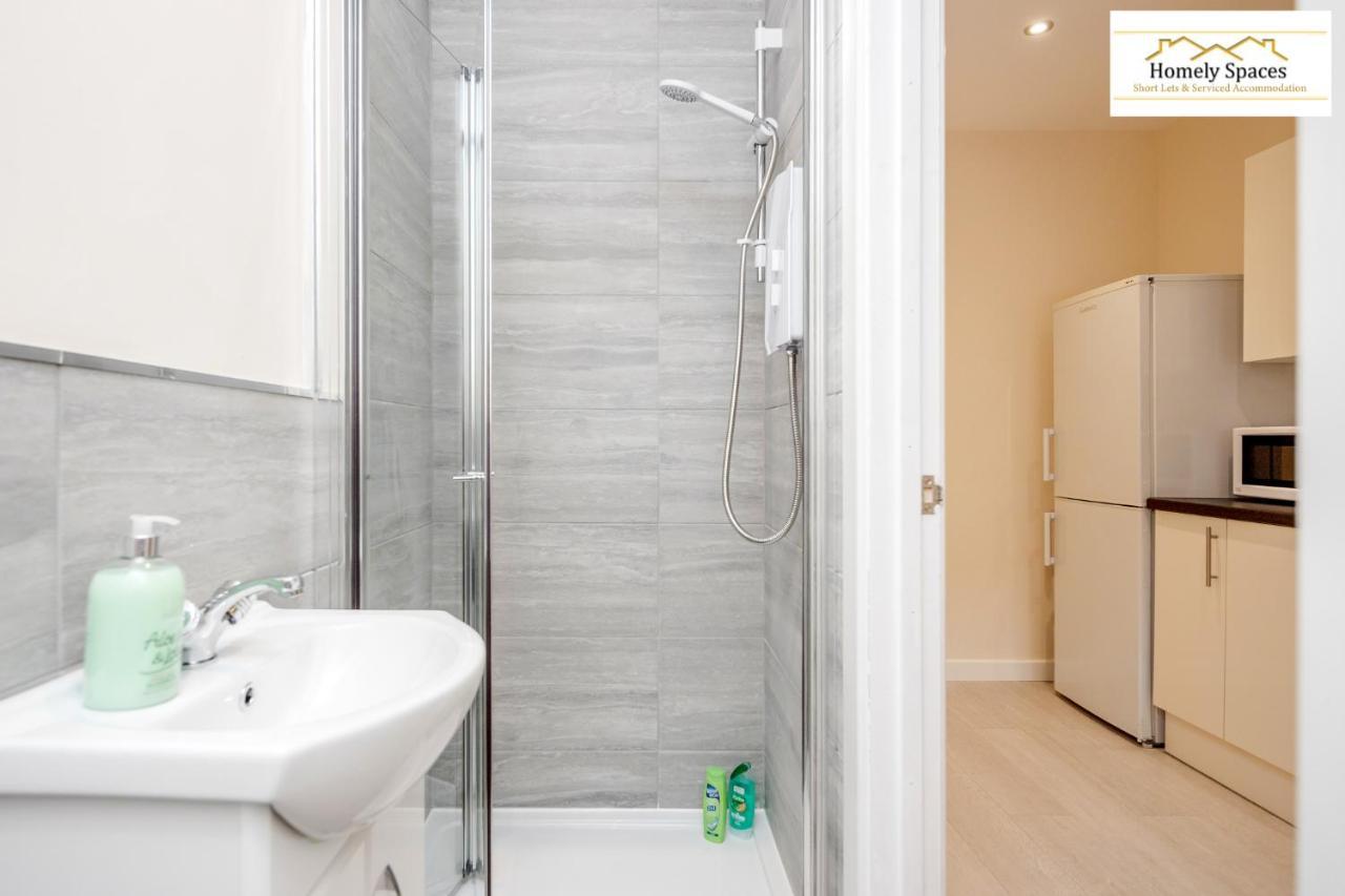 Bedford Hospital Victoria Apartments A And B By Homely Spaces Short Lets & Serviced Accommodation Eksteriør billede