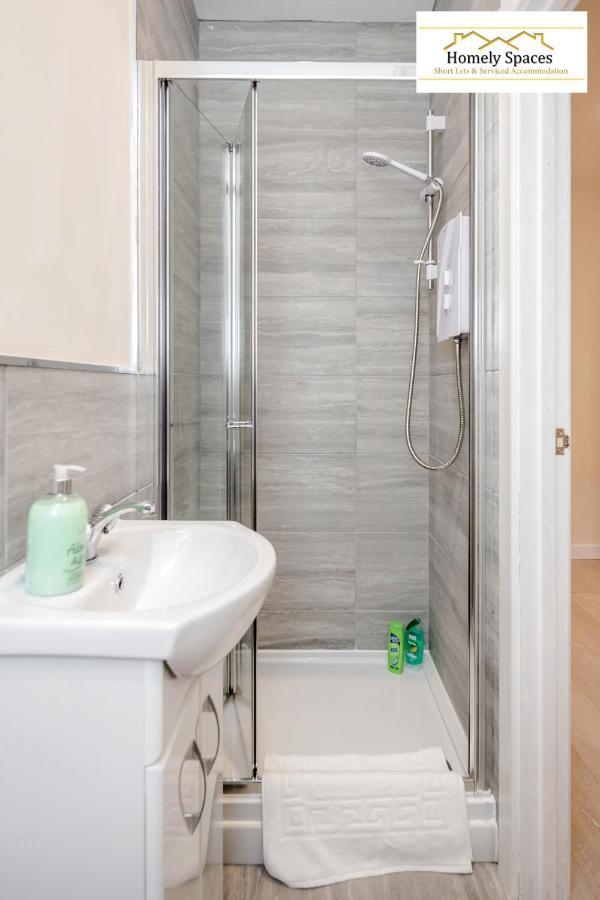 Bedford Hospital Victoria Apartments A And B By Homely Spaces Short Lets & Serviced Accommodation Eksteriør billede